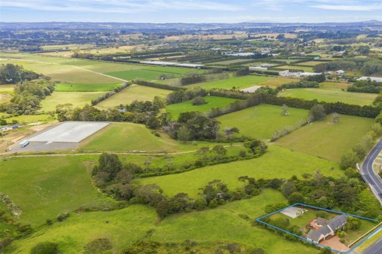 Photo of property in 411 Waitakere Road, Taupaki, Henderson, 0782