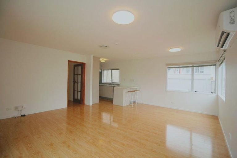 Photo of property in 2/12 Sherwood Avenue, Te Atatu South, Auckland, 0610