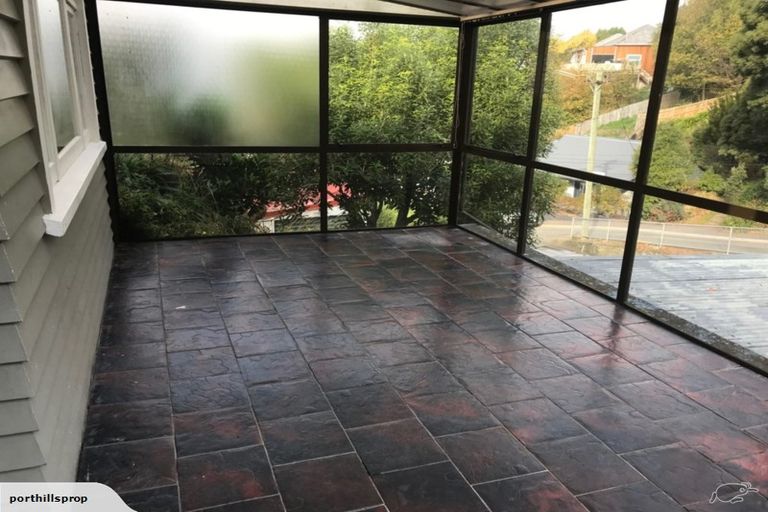 Photo of property in 22 Hawkhurst Road, Lyttelton, 8082