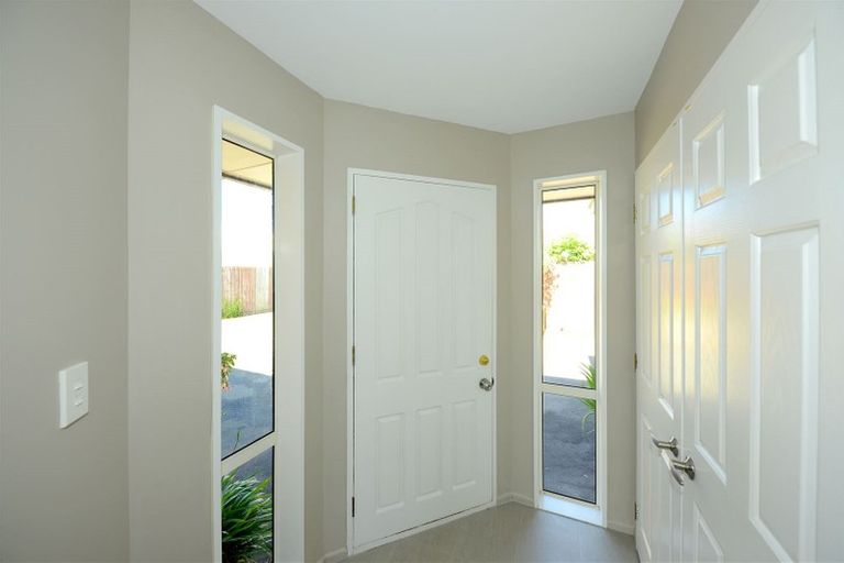 Photo of property in 2/10 Thistledown Place, Woolston, Christchurch, 8062