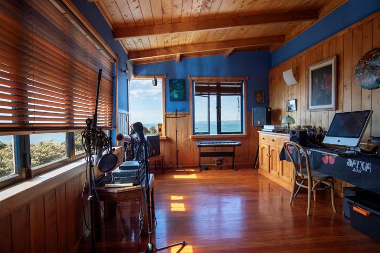 Photo of property in 37 Whaanga Road, Raglan, 3297