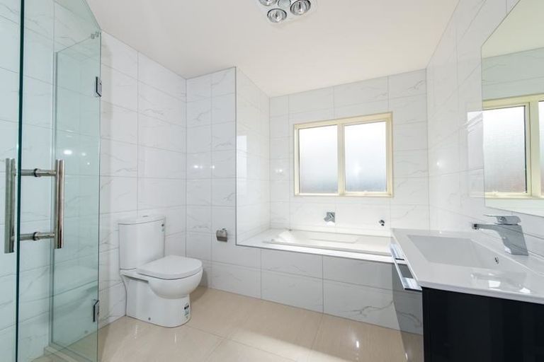 Photo of property in 102 Babich Road North, Ranui, Auckland, 0612