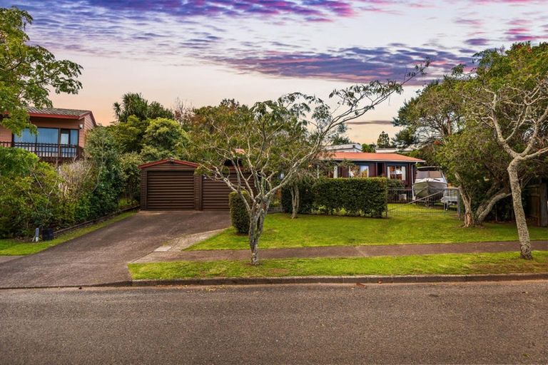 Photo of property in 124 West Harbour Drive, West Harbour, Auckland, 0618