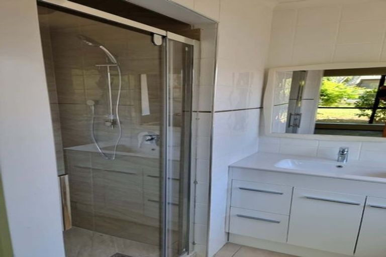 Photo of property in 47 Dalwhinnie Parade, Highland Park, Auckland, 2010