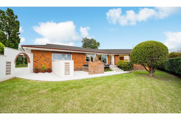 Photo of property in 17 Scanlen Terrace, Kelston, Auckland, 0602