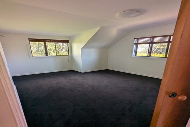 Photo of property in 2/5 Seacliffe Avenue, Belmont, Auckland, 0622