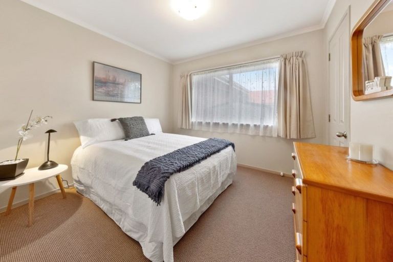 Photo of property in 13 Crescent Hills Court, Northpark, Auckland, 2013