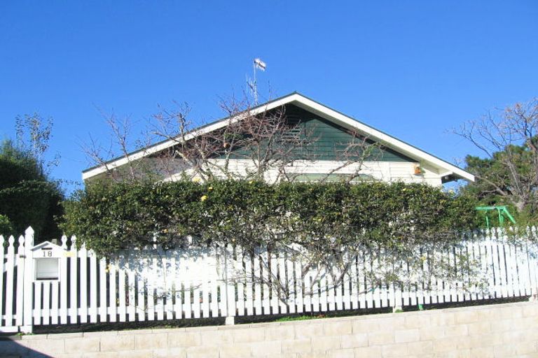 Photo of property in 18 Gladstone Road, Bluff Hill, Napier, 4110