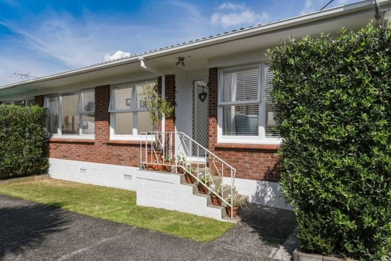 Photo of property in 2/2 Gordon Avenue, Milford, Auckland, 0620