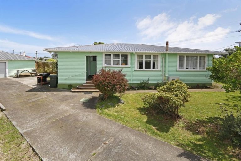 Photo of property in 74 Domett Street, Opunake, 4616