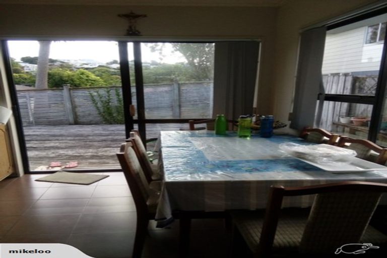 Photo of property in 12 Tetrarch Place, Totara Vale, Auckland, 0629