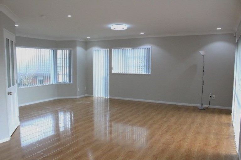 Photo of property in 6 Veagh Place, Highland Park, Auckland, 2010