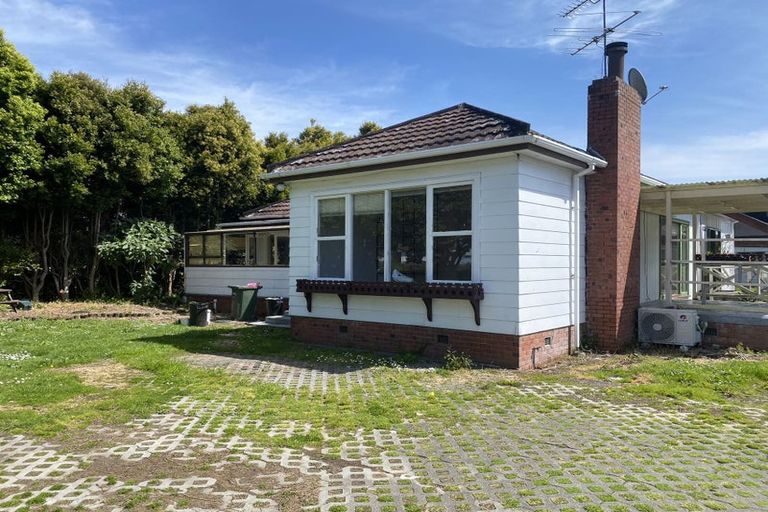 Photo of property in 14 Lincoln Road, Henderson, Auckland, 0610