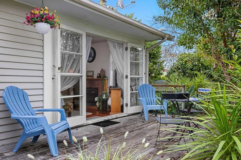 Photo of property in 43 Wharf Road, Te Atatu Peninsula, Auckland, 0610