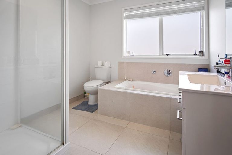 Photo of property in 5 Awa Avenue, Helensville, 0800