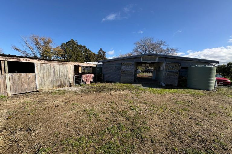 Photo of property in 240 Riverhead Road, Kumeu, 0892