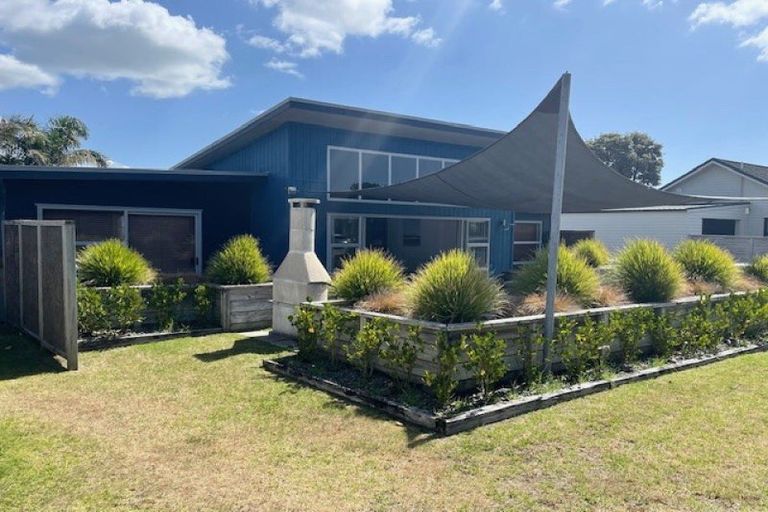 Photo of property in 113 Sands Crescent, Matarangi, Whitianga, 3592