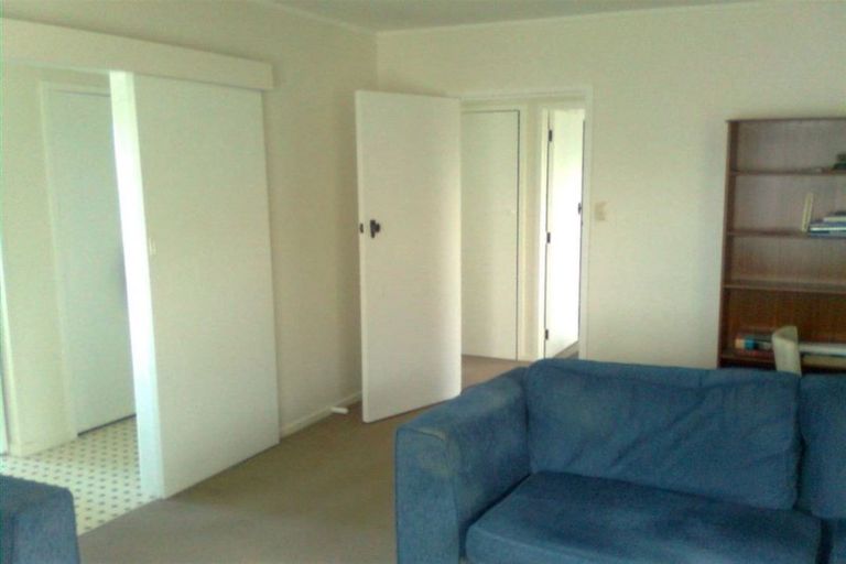 Photo of property in 1/15 Roberts Avenue, Bayswater, Auckland, 0622
