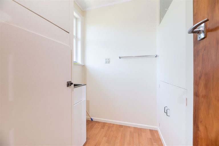 Photo of property in 41 Sunnyside Road, Sunnyvale, Auckland, 0612