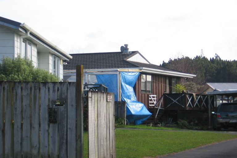 Photo of property in 9a Taioma Crescent, Te Atatu Peninsula, Auckland, 0610