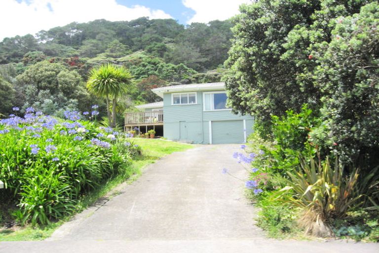 Photo of property in 16 Domain Crescent, Muriwai, Waimauku, 0881