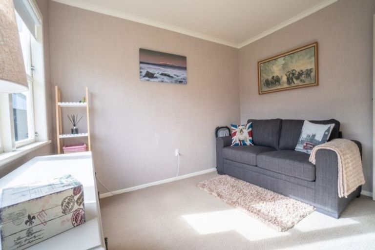 Photo of property in 10 Hartley Place, Awapuni, Palmerston North, 4412