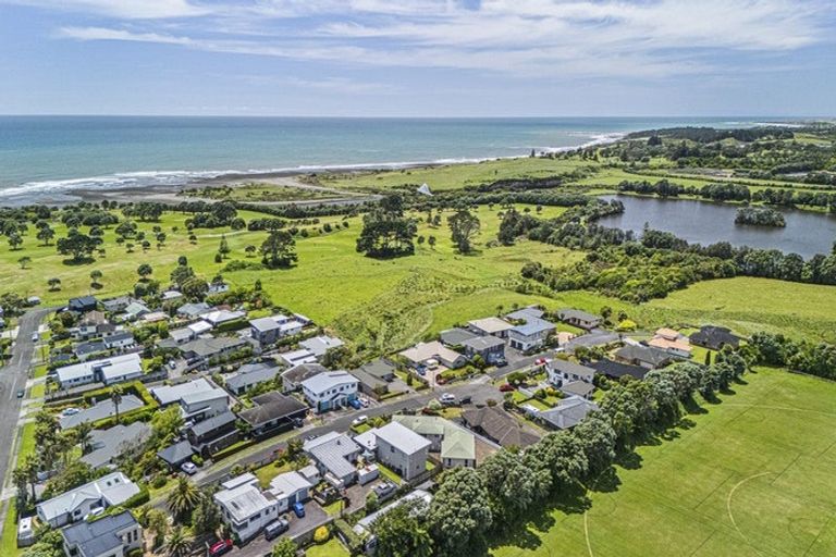 Photo of property in 8 Chatswood Grove, Fitzroy, New Plymouth, 4312