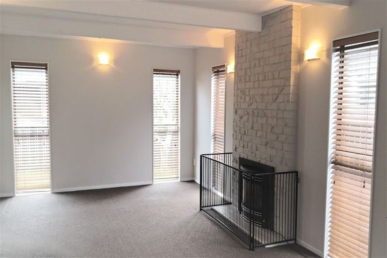 Photo of property in 23 Rembrandt Avenue, Tawa, Wellington, 5028