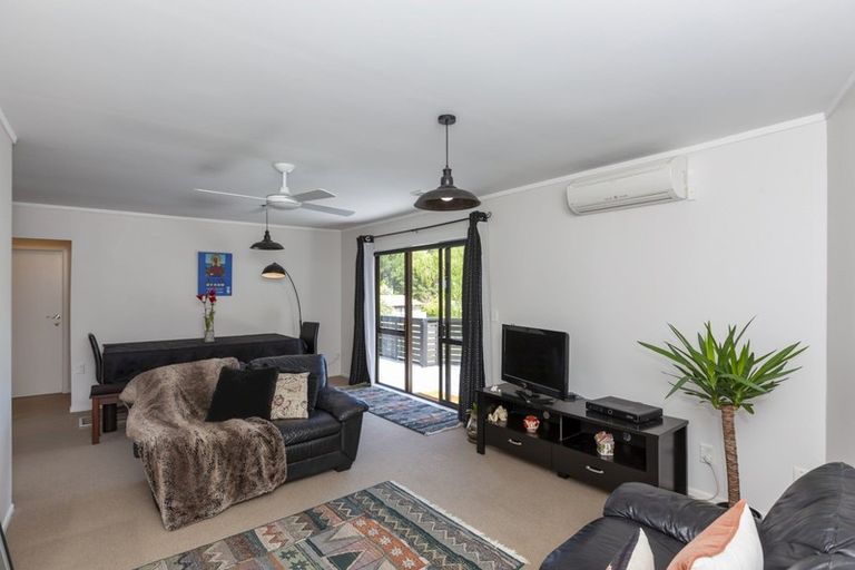 Photo of property in 20 Hookway Grove, Paraparaumu, 5032