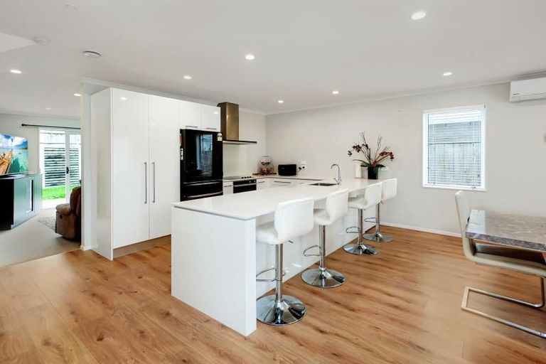 Photo of property in 6 Samuel Cassidy Avenue, Swanson, Auckland, 0614