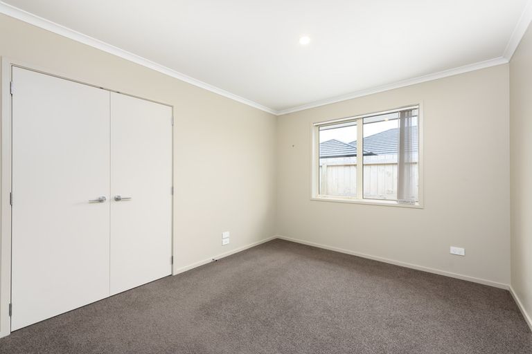 Photo of property in 28 Rainey Crescent, Papamoa Beach, Papamoa, 3118