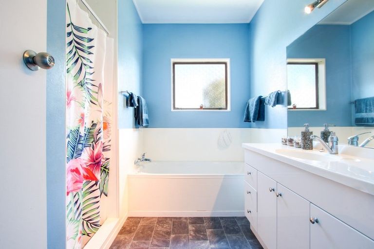 Photo of property in 8 Bowen Place, Tamatea, Napier, 4112