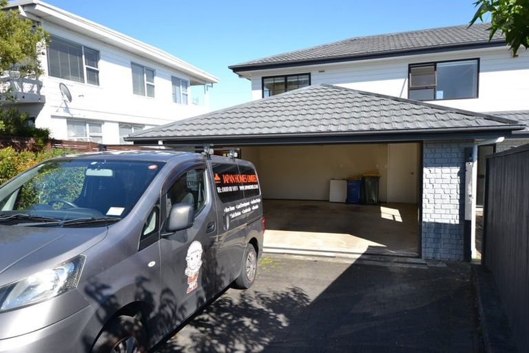Photo of property in 2/42 Aberdeen Road, Campbells Bay, Auckland, 0620