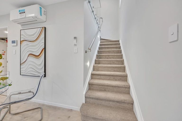 Photo of property in 25c Lavery Place, Sunnynook, Auckland, 0632