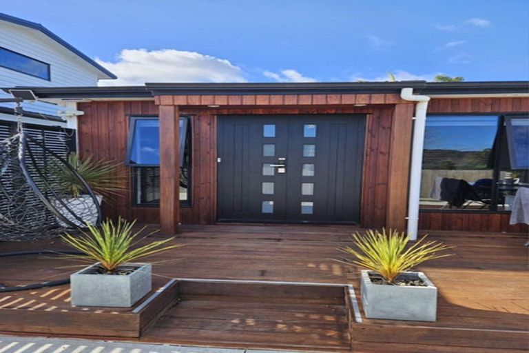 Photo of property in 15 Cambridge Road, Riverhead, 0820