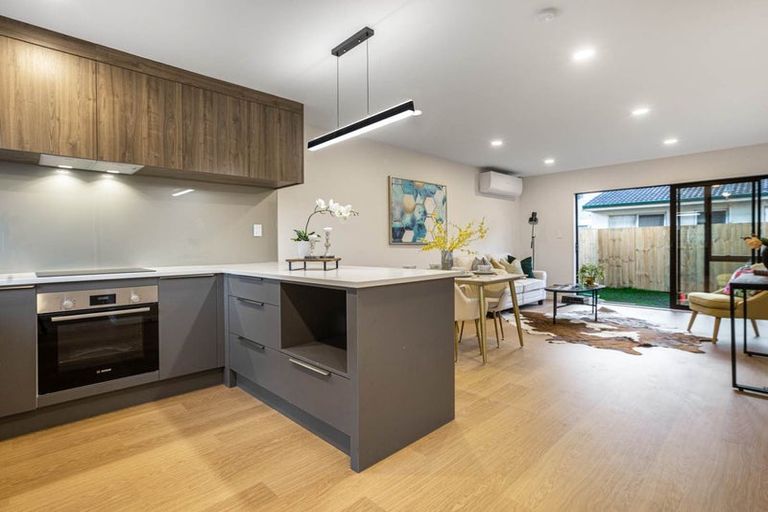 Photo of property in 57d Edmonton Road, Henderson, Auckland, 0612