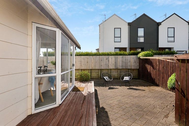Photo of property in 18a Bracken Road, Newlands, Wellington, 6037