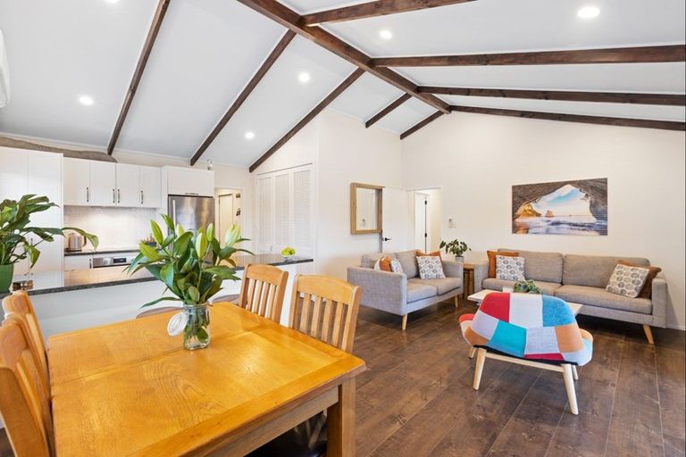 Photo of property in 5b Kauri Road, Stanmore Bay, Whangaparaoa, 0932