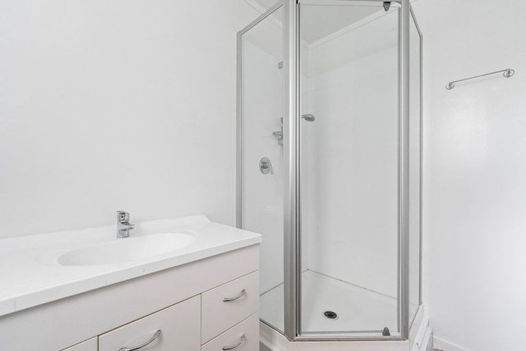 Photo of property in 224 Don Buck Road, Massey, Auckland, 0614