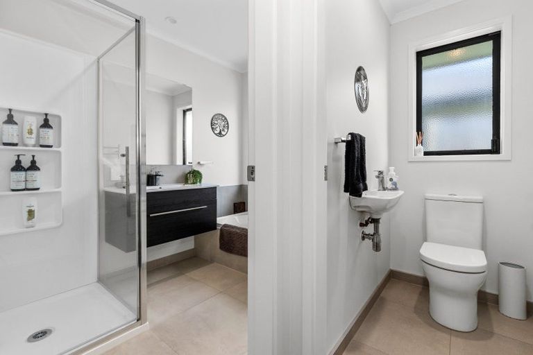 Photo of property in 1 Fearnley Grove, Pyes Pa, Tauranga, 3112