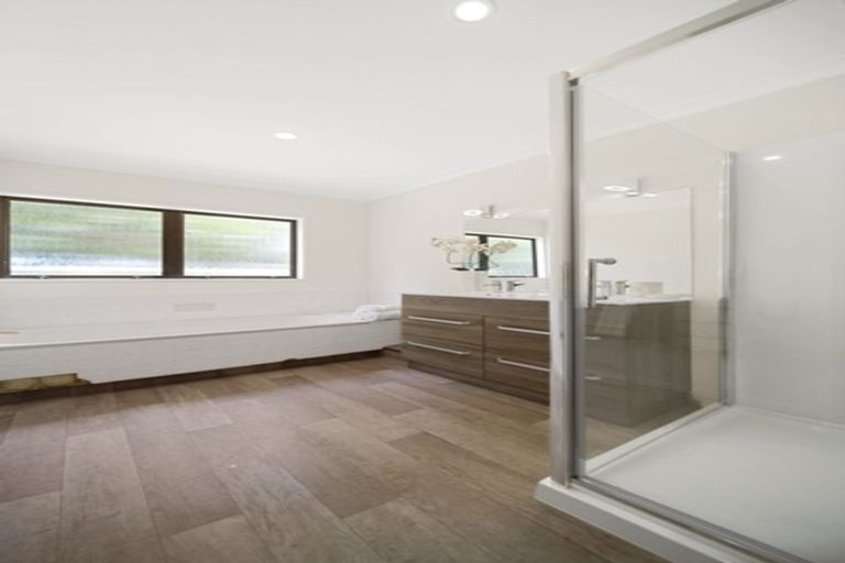 Photo of property in 33 William Bryan Drive, Half Moon Bay, Auckland, 2012