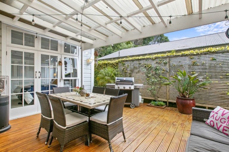 Photo of property in 24a Bracken Street, New Plymouth, 4310