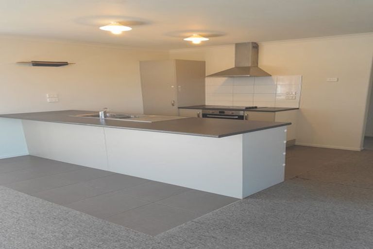 Photo of property in 13 Kamahi Place, One Tree Point, 0118