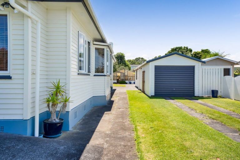 Photo of property in 53 Domett Street, Opunake, 4616