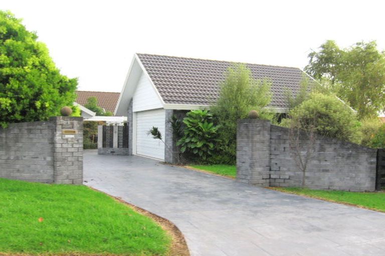 Photo of property in 77 Waipuia Place, Greenhithe, Auckland, 0632