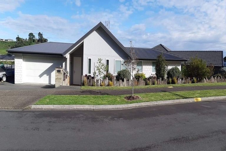 Photo of property in 24 Rochfort Crescent, Pyes Pa, Tauranga, 3112