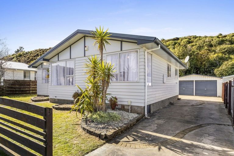 Photo of property in 186 Major Drive, Kelson, Lower Hutt, 5010