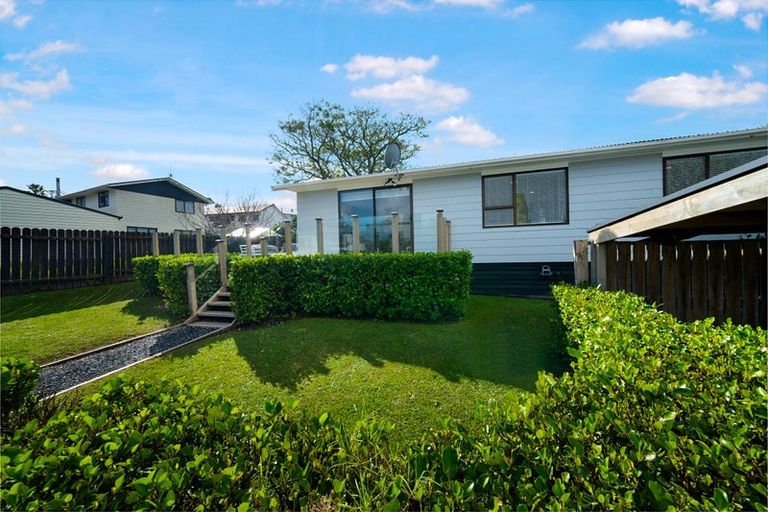 Photo of property in 1/14 Moxham Grove, Massey, Auckland, 0614