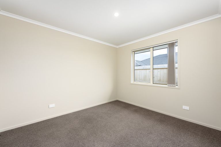Photo of property in 28 Rainey Crescent, Papamoa Beach, Papamoa, 3118