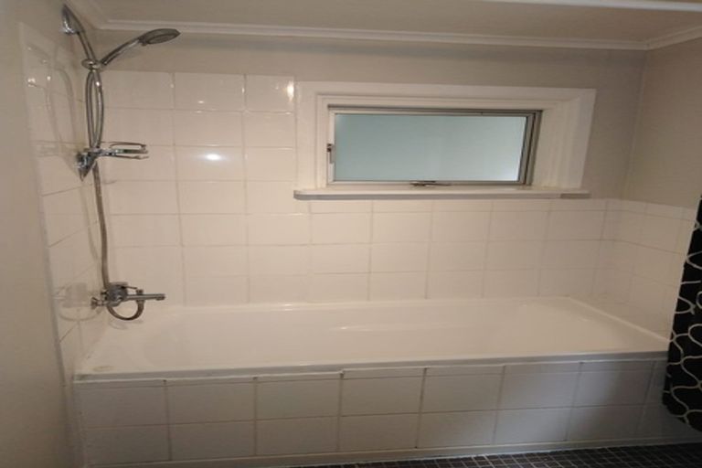 Photo of property in 76 Wade River Road, Stanmore Bay, Whangaparaoa, 0932